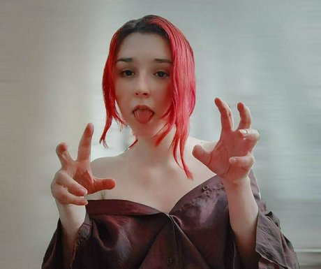 skarleeet star sexy images