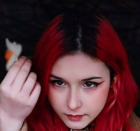 skarleeet star high quality image