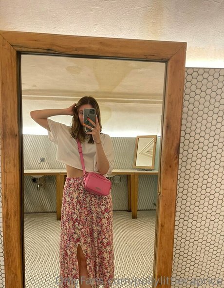 pollylittlecaprice star naked pictures