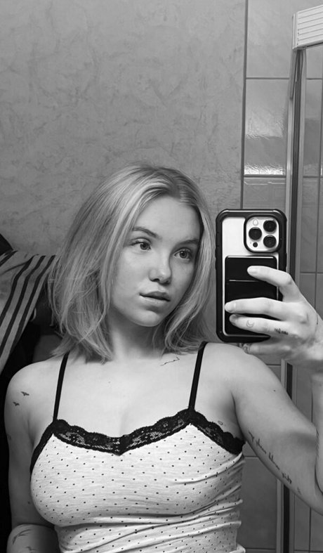 Erikalindgr3n hd model gallery