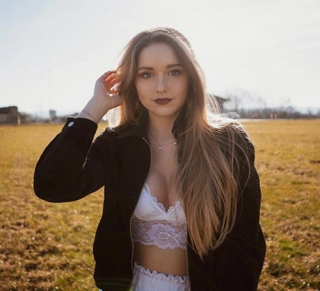 melaniehfl high quality pornstar pic