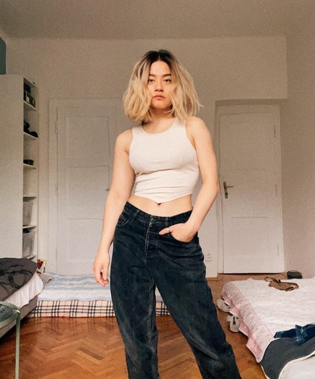 Anne Whisper pornographic model img