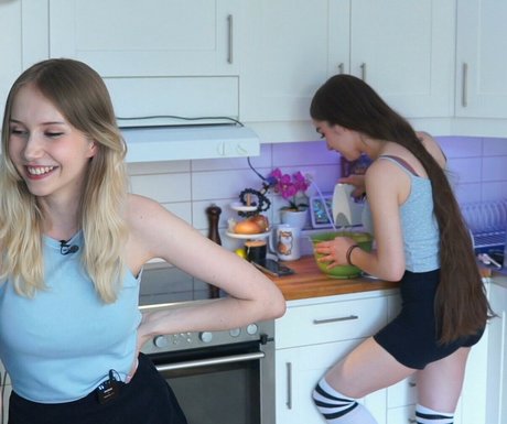 MissMikkaa pornstar nude gallery