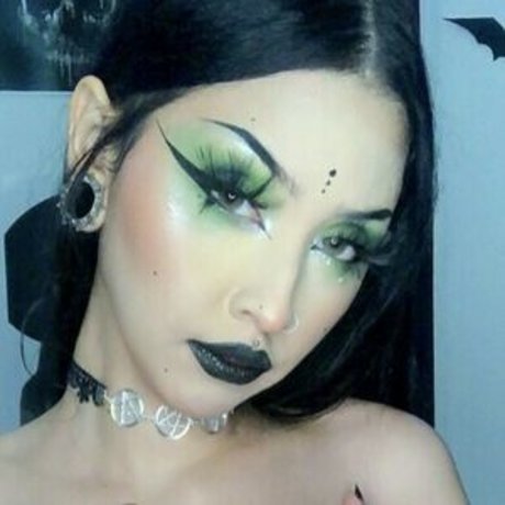 Savafe pretty model photo