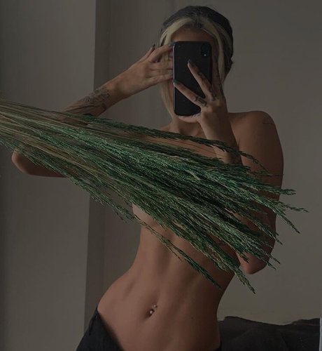 Pelinay Igit pornstar sex images