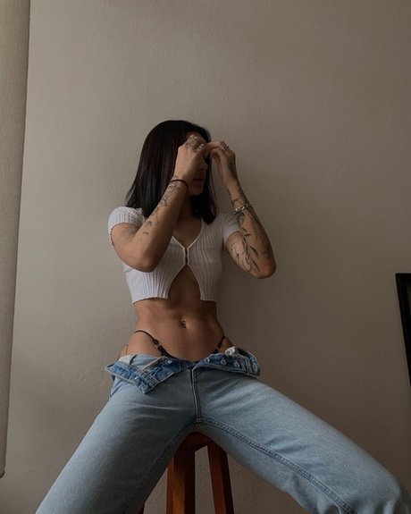 Pelinay Igit model art photos