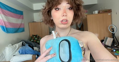 theiconicashley star hot img