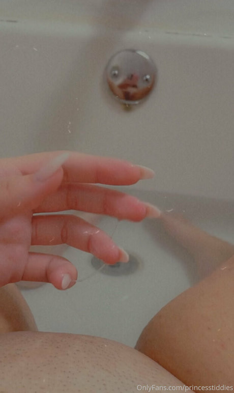 tiddiesbabe star naked picture