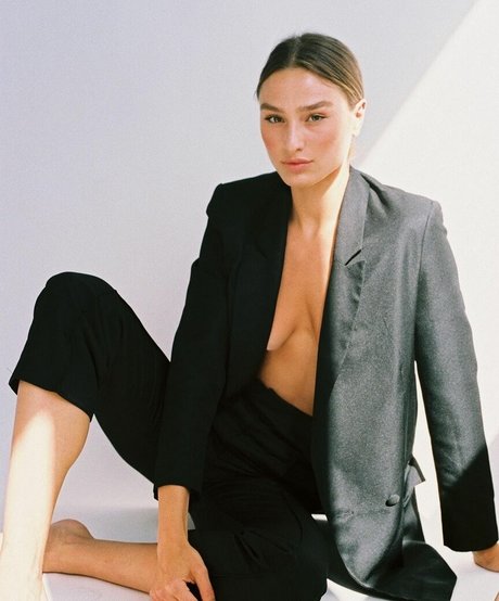 Gal Amir star art photos