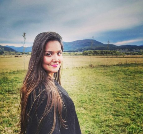 Thais Nakaguma sexy star pictures