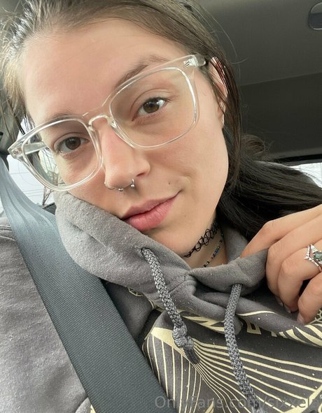 sixxela naked actress picture