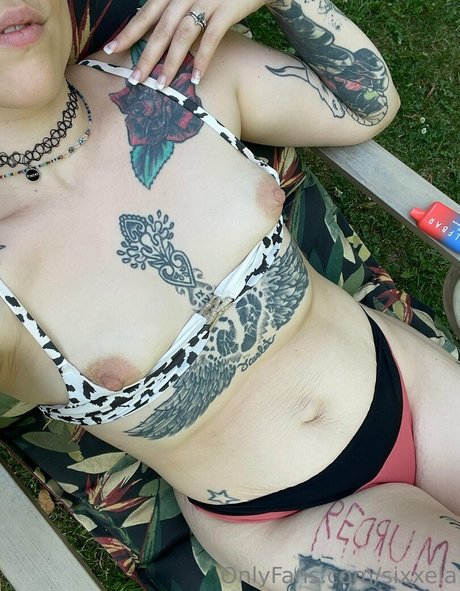 sixxela model hot pic