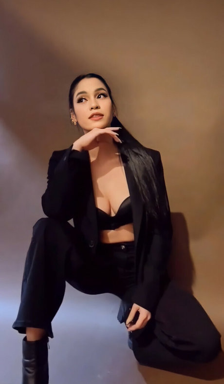 Criselda Alvarez free star archive