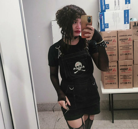 LemonQueendom star beautiful pics