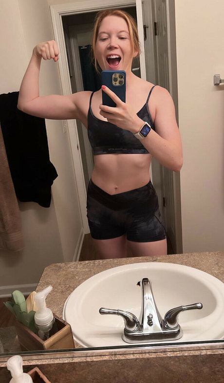 Peachy Noel model porn image