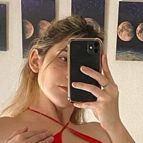 Yami Sanchez beautiful star pics