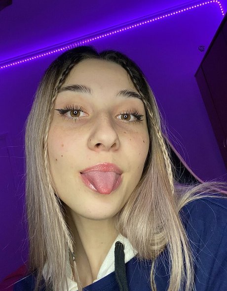 Yami Sanchez art model images