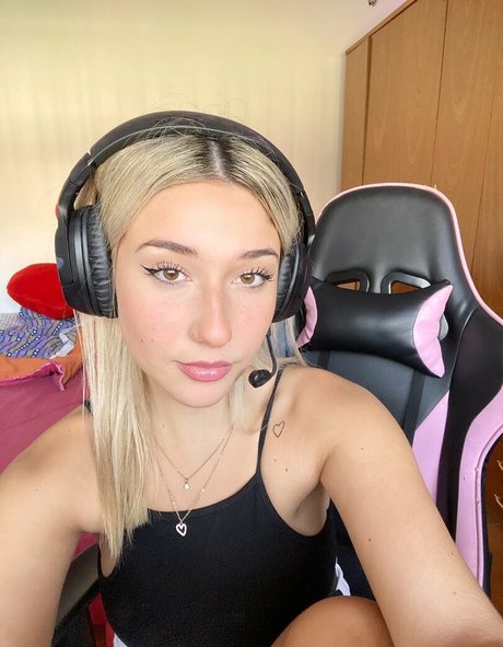 Yami Sanchez model pretty pics