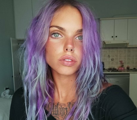 spicyrollersg pornstar erotic gallery