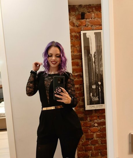 spicyrollersg naked actress pic