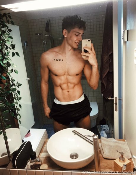 battyboyfree star pornographic image