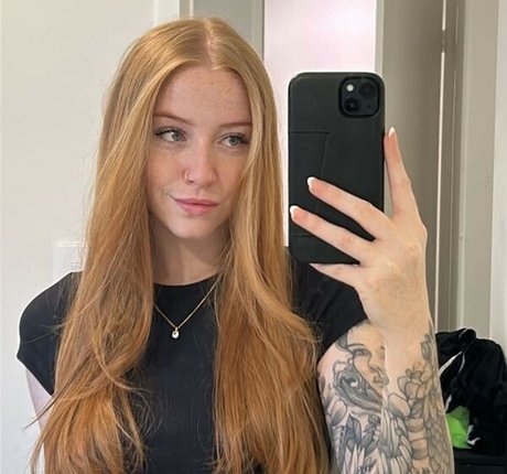 Little miss red star hot pictures