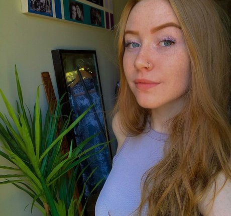 Little miss red beautiful pornstar archive