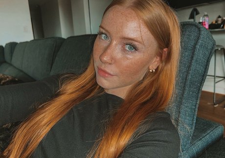 Little miss red model nude pics