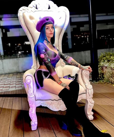 Sara Salazar naked model gallery