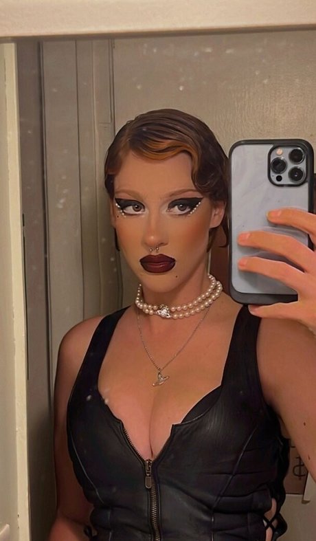 Tati Bruening exclusive star picture