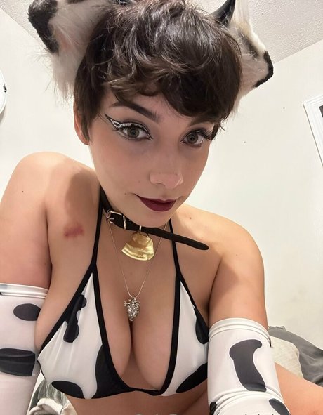 pink kunt sexy actress img