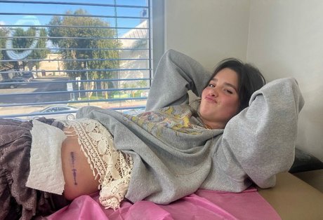 Jules LeBlanc beautiful model picture