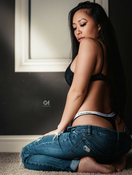 Vivian Wong model nude img