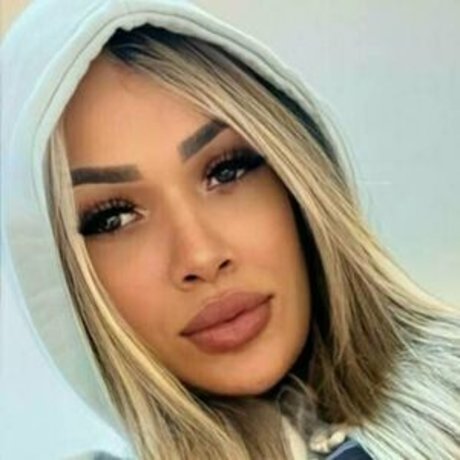 Thassara Santos art model pictures