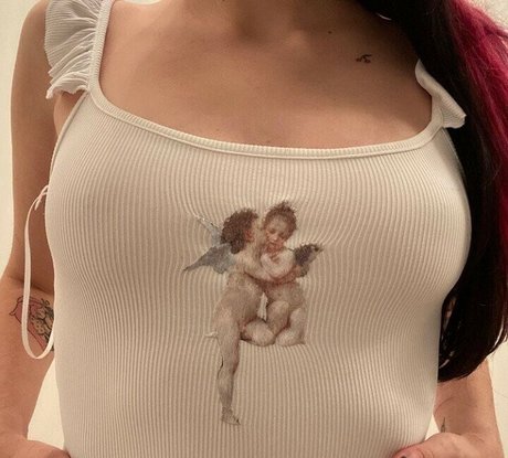 Lovecherrybella model xxx picture