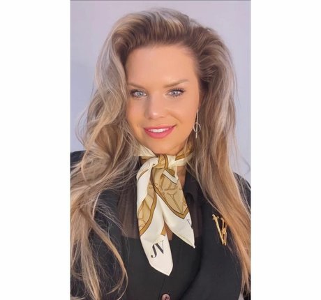 Joyce Straten hot star image