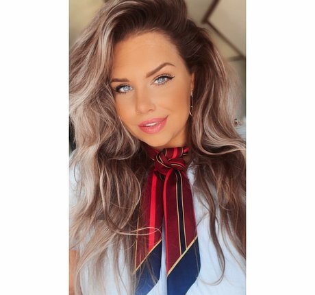 Joyce Straten hot model img