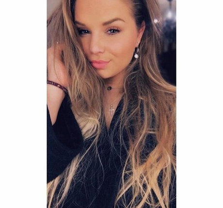 Joyce Straten free model image