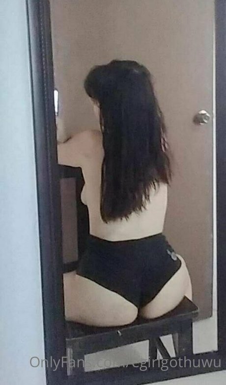 egirlgothuwu beautiful model image