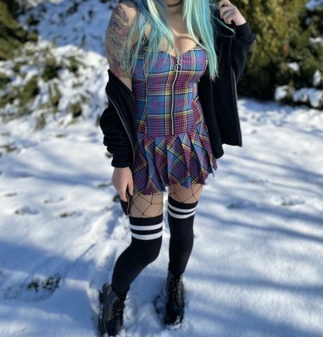 hollyhellfree naked pornstar photos