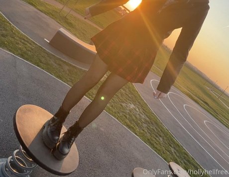 hollyhellfree model porn pics