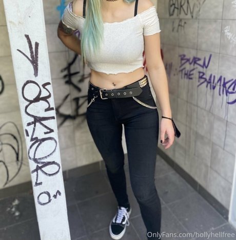 hollyhellfree model best picture