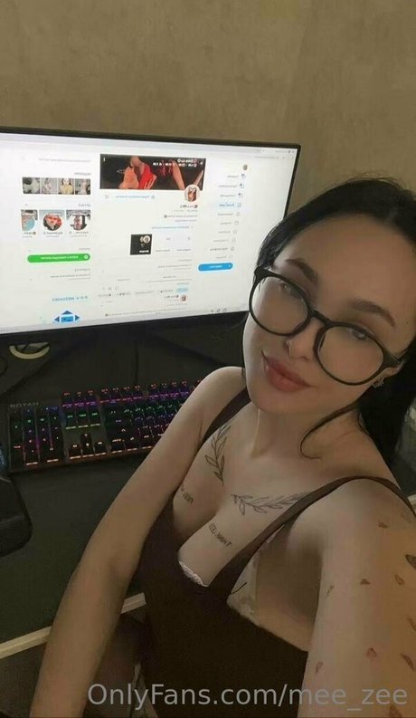 mee zee hot actress photos