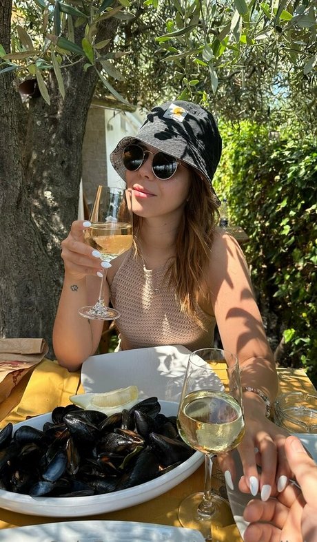 mianataliah free model images