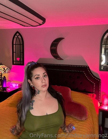 lindseyjenningz porn model image