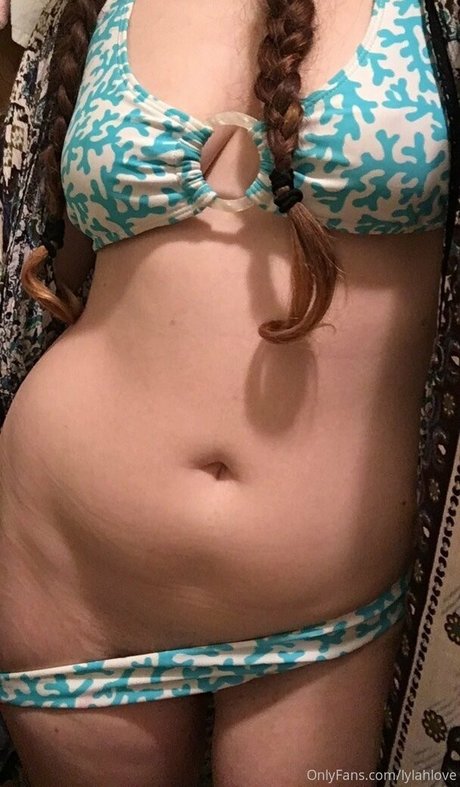 Lylah Love porn model photos