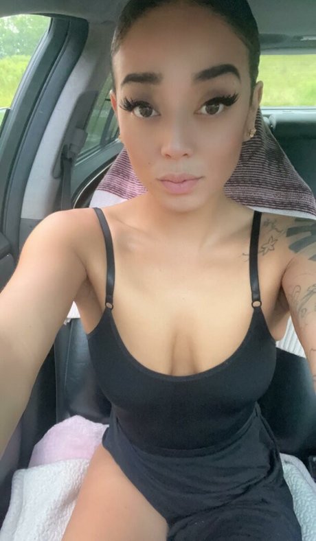 maya sensation model exclusive photos