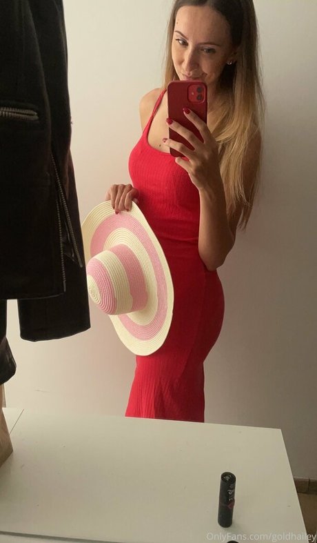 goldhailey beautiful model img