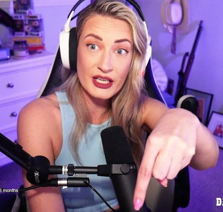 BasicWitGirl erotic pornstar pics