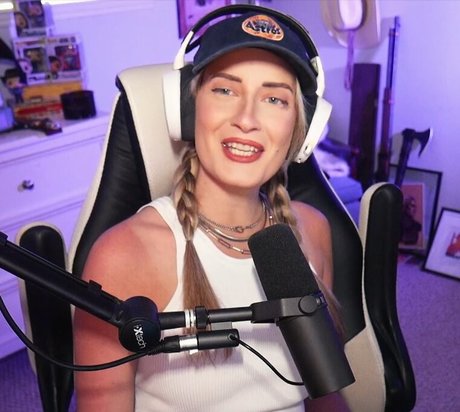 BasicWitGirl erotic star images